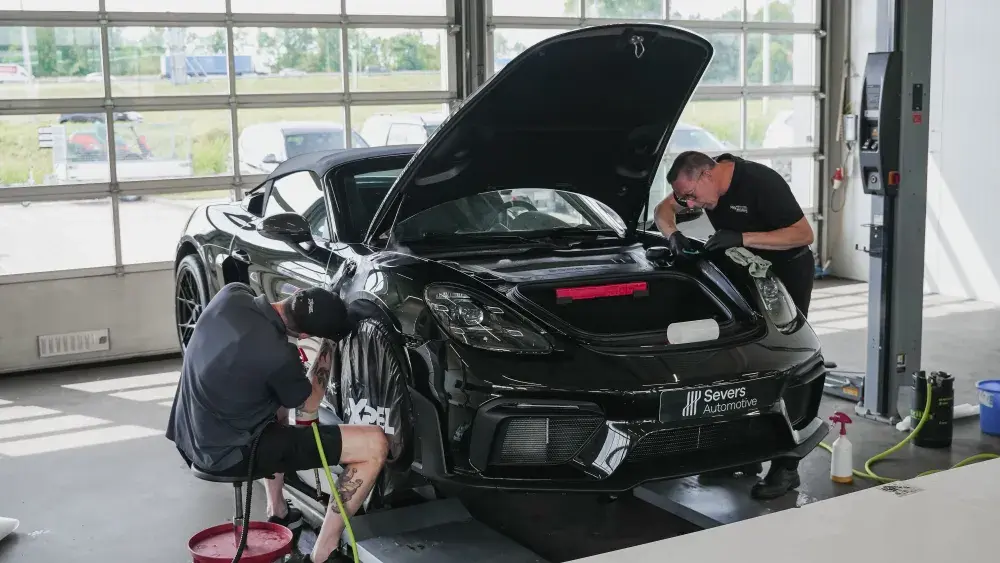 Glasscoating Porsche Severs Automotive